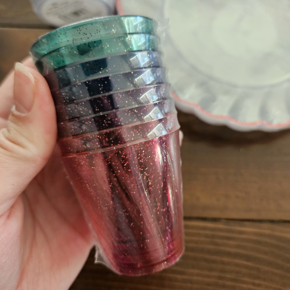 Ashland Christmas Set of Reusable Plastic Plates, Cups 9oz and Shot Glasses 2oz - Picture 3 of 7